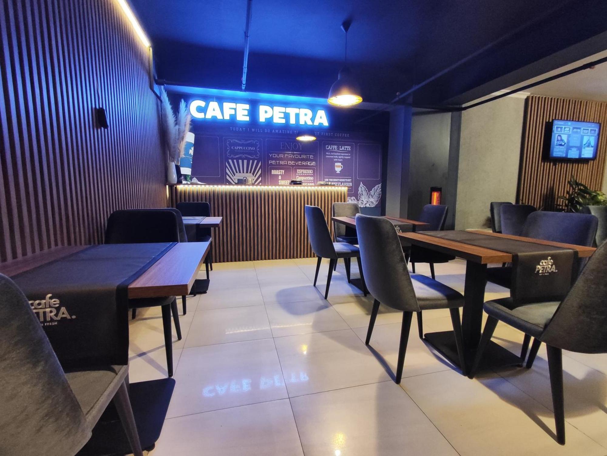 Petra Hotel Tuzla Istanbul Exteriör bild